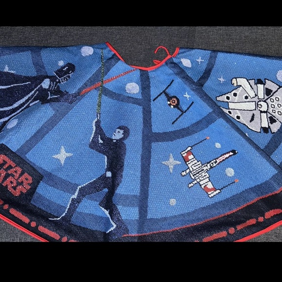 DISNEY Hallmark 2018 STAR WARS Christmas TREE SKIRT The Force is Strong LIGHTED - Picture 2 of 6